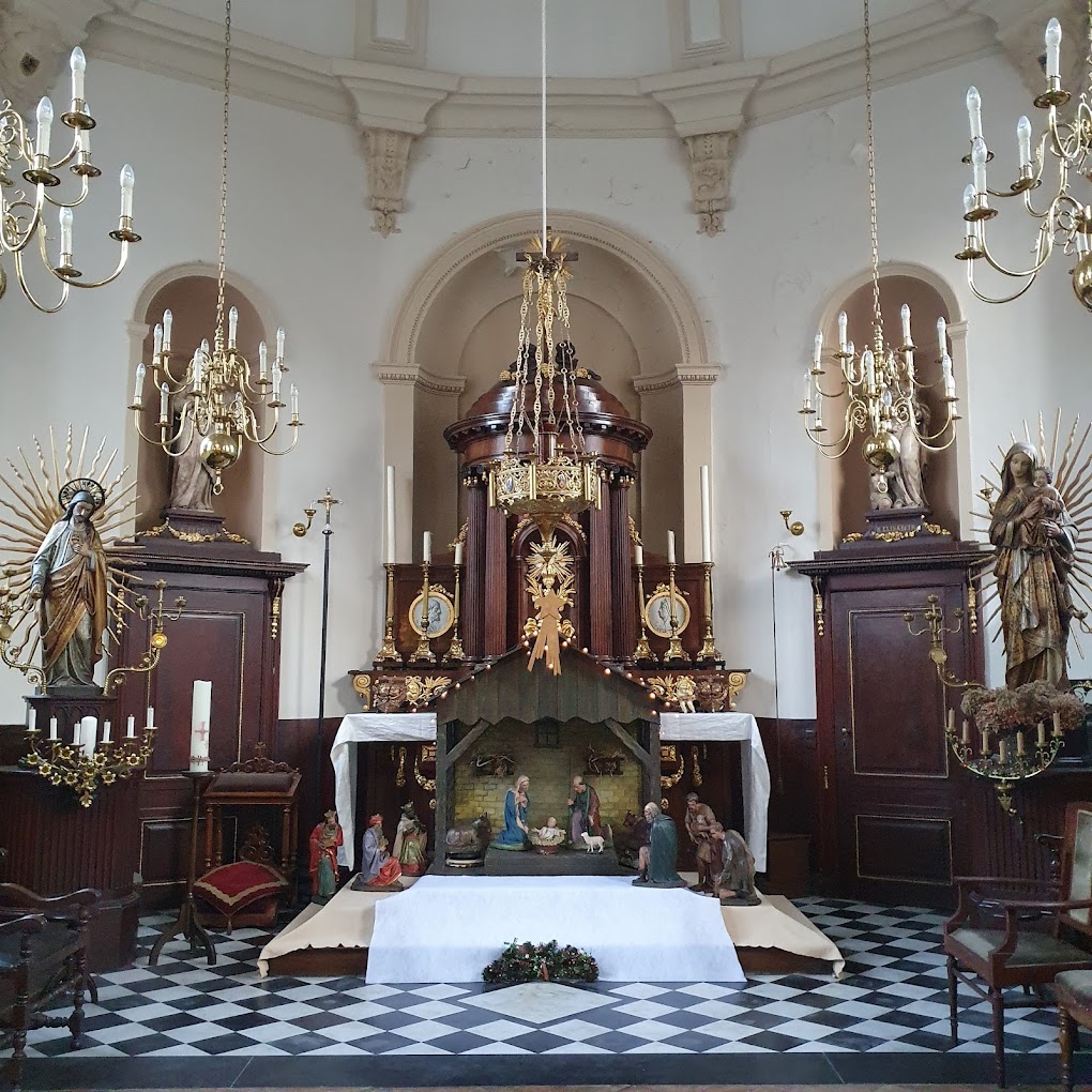 rustige-hofjes-kortrijk, historische-monumenten-belgie, oude-gebouwen-vlaanderen, begijnhof-architectuur, cultuurbezoek-kortrijk